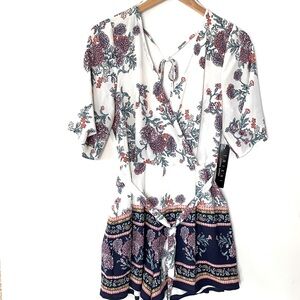 Trixxi Floral‎ Romper, Size XL, NWT